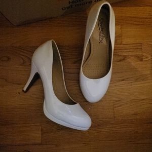 Size 10 White Patent Leather Pumps